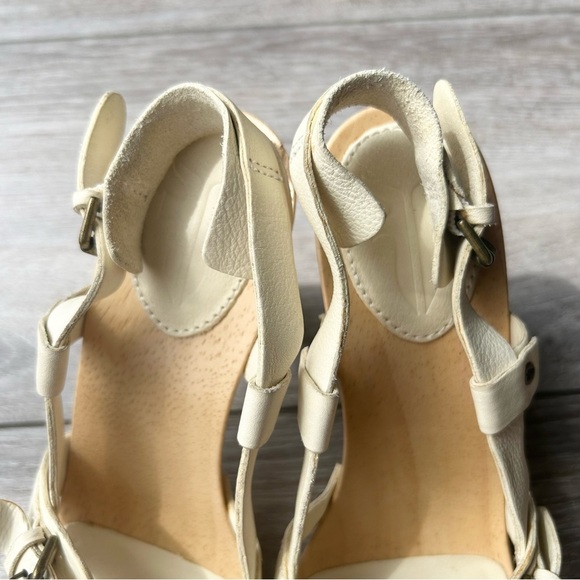 Frye  Dolly Buckle Wood Sandals in White - Picture 6 of 16